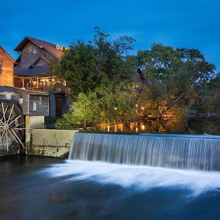 Bear Mountain Hollow-Free Dollywood Ticket- Cozy Cabin With A Hot Tub, Arcade & Deck Close To Town Pigeon Forge Exterior foto
