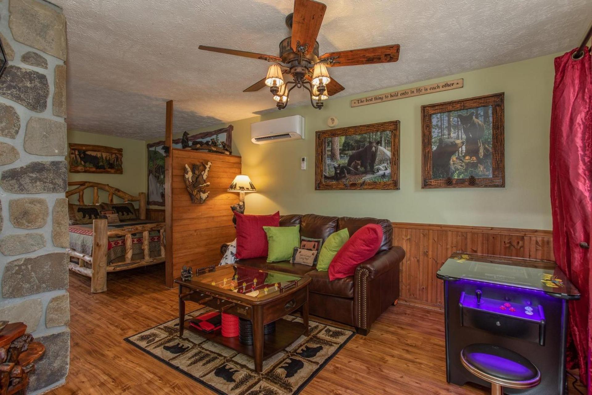 Bear Mountain Hollow-Free Dollywood Ticket- Cozy Cabin With A Hot Tub, Arcade & Deck Close To Town Pigeon Forge Exterior foto